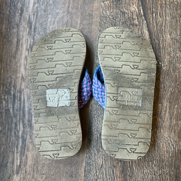 Girls Vineyard Vine flip flops - Picture 2 of 2